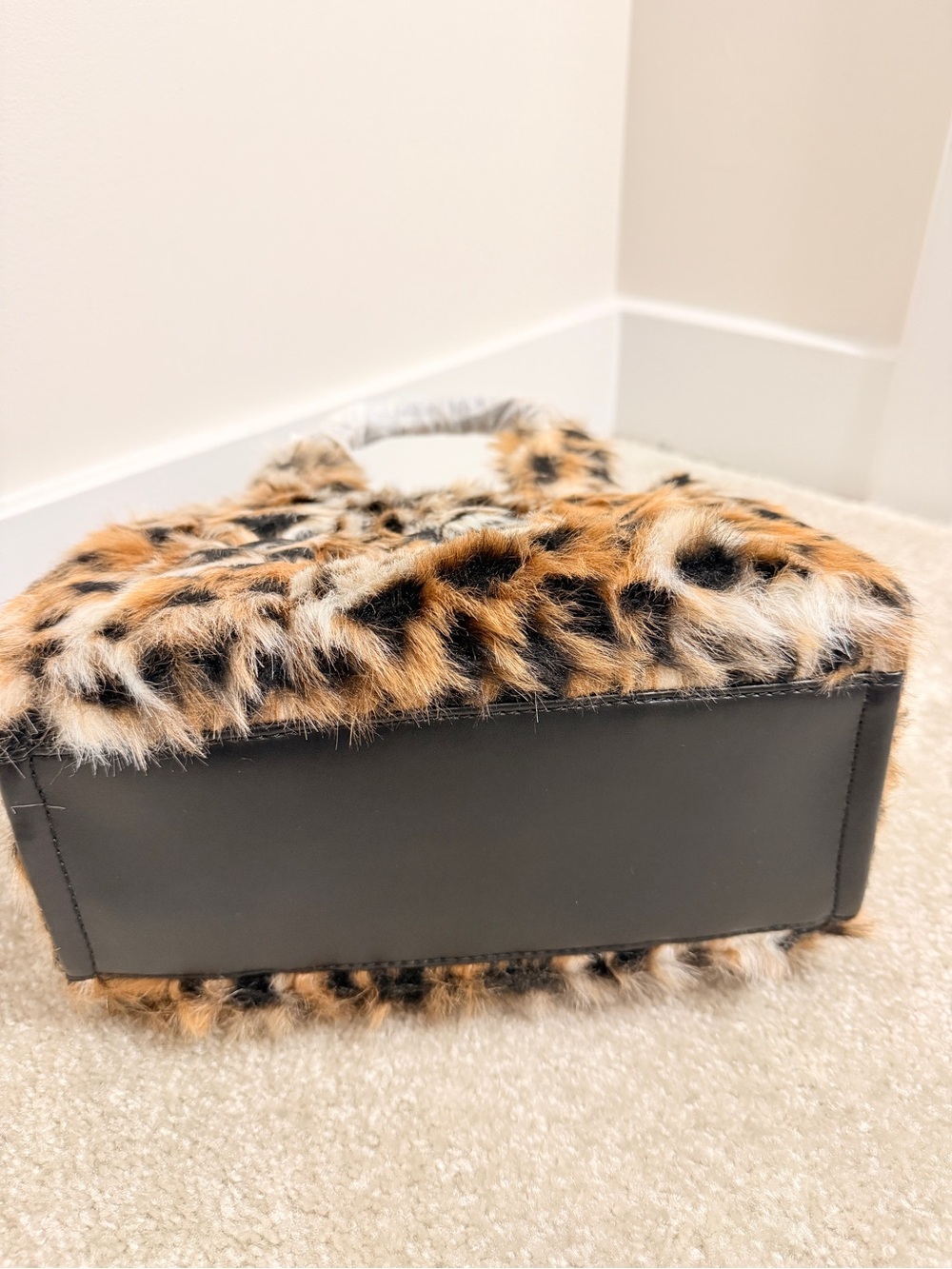 NWT Marc Jacobs SMALL TOTE BAG IN LEOPARD FAUX FUR - Picture 6 of 9